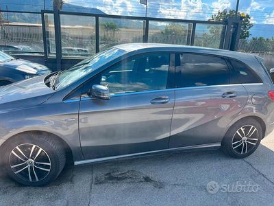 Usata Mercedes 180 2012 Grigio Berlina