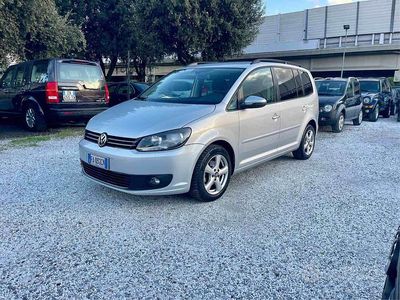 Begagnad VW Touran Comfortline 105 HK (77 kW) 2015 Grå Minibuss