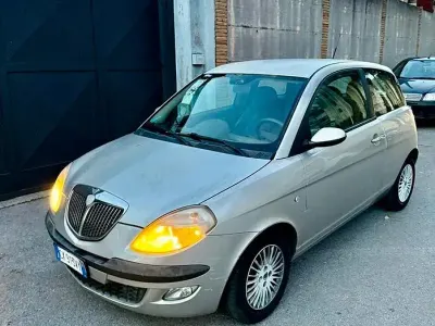 Usata Lancia Ypsilon 60 CV (44 kW) 2005 Grigio Utilitaria