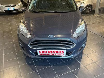 Usata Ford Fiesta 97 CV (71 kW) 2015 Grigio Berlina