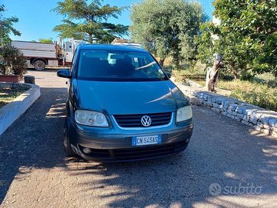 Usata VW Touran 140 CV (102 kW) 2004 Grigio Monovolume