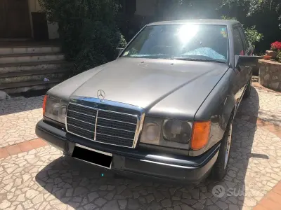 Usata Mercedes E250 90 CV (66 kW) 1987 Grigio Berlina