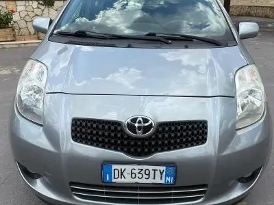 Usata Toyota Yaris 69 CV (50 kW) 2007 Grigio Utilitaria