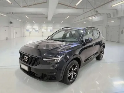 Usata Volvo XC40 Plus 163 CV (119 kW) 2024 Onyx black metallizzato SUV