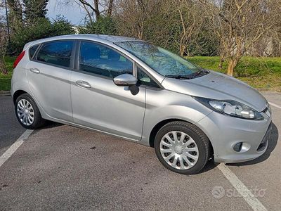 Usata Ford Fiesta 75 CV (55 kW) 2011 Grigio Utilitaria