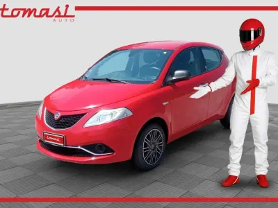 Usata Lancia Ypsilon Silver 69 CV (50 kW) 2017 Rosso argilla Utilitaria