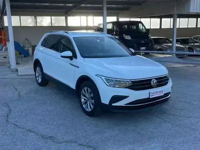 Używany VW Tiguan Life 122 KM (89 kW) 2021 Biały SUV