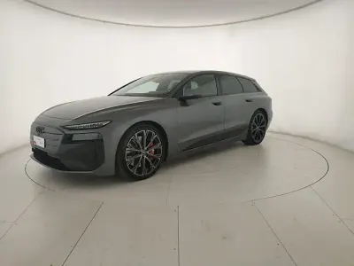 Usata Audi A6 e-tron Edition .1 369 kW (503 CV) 2025 Grigio daytona perla Station wagon