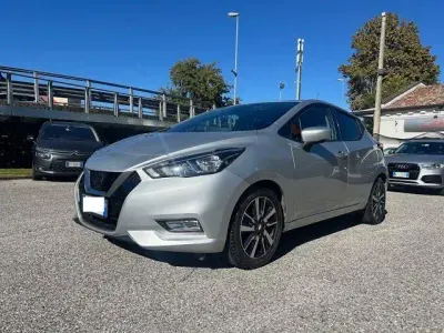 Usata Nissan Micra Tekna 90 CV (66 kW) 2017 Argento metallizzato Utilitaria