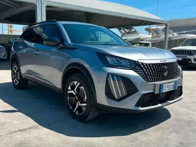 Usata Peugeot 2008 Allure 135 CV (99 kW) 2025 Grigio SUV