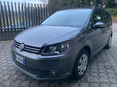 Begagnad VW Touran Comfortline 105 HK (77 kW) 2013 Grå Minibuss