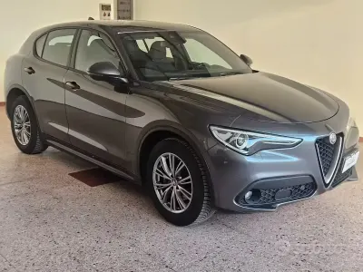Käytetty Alfa Romeo Stelvio Business 160 HP (117 kW) 2022 Harmaa Katumaasturi