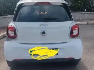 Usata Smart ForFour 71 CV (52 kW) 2014 Bianco Utilitaria
