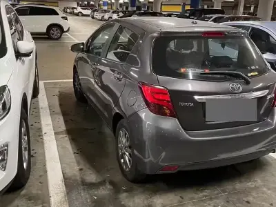 Usata Toyota Yaris 69 CV (50 kW) 2016 Grigio Berlina