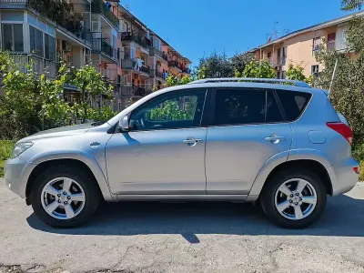 Usata Toyota RAV4 177 CV (130 kW) 2007 Grigio SUV