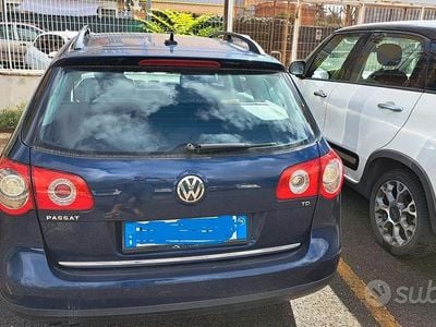Usata VW Passat 105 CV (77 kW) 2006 Blu Station wagon