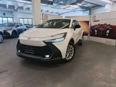 Usata Toyota C-HR Active 98 CV (72 kW) 2024 Bianco SUV