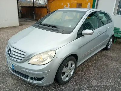 Usata Mercedes B180 109 CV (80 kW) 2005 Grigio Monovolume