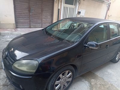Nero Usata 2004 VW Golf V Berlina | 3300 € (Molto cara)