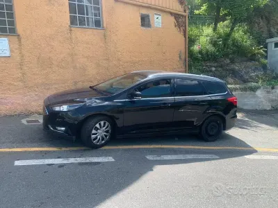 Usata Ford Focus 125 CV (91 kW) 2018 Nero Station wagon