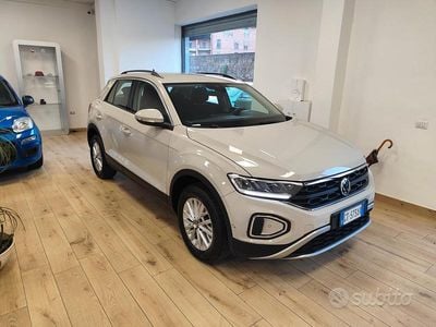 Usata VW T-Roc Life 110 CV (80 kW) 2024 Beige SUV