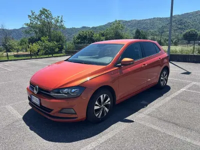 Usata VW Polo Comfortline 90 CV (66 kW) 2018 Arancione Utilitaria