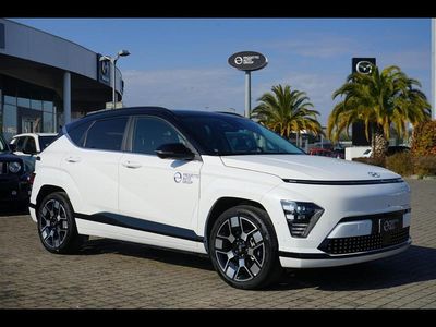 Begagnad Hyundai Kona Premium 159 kW (217 HK) 2023 Vit SUV