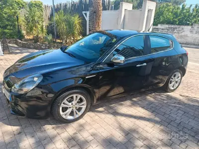 Usata Alfa Romeo Giulietta Exclusive 105 CV (77 kW) 2013 Nero Utilitaria