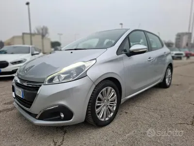Usata Peugeot 208 Allure 75 CV (55 kW) 2017 Gray Utilitaria