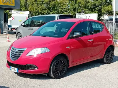 Usata Lancia Ypsilon Gold 69 CV (50 kW) 2015 Rosso Utilitaria