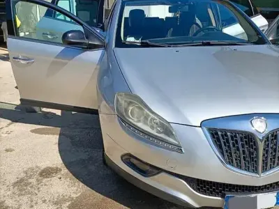 Usata Lancia Delta 120 CV (88 kW) 2008 Grigio Utilitaria