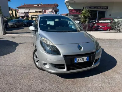 Usata Renault Scénic Luxe 110 CV (80 kW) 2012 Grigio Monovolume
