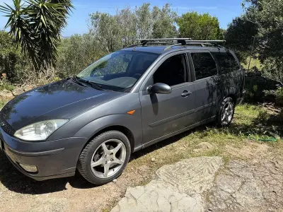 Usado Ford Focus 100 HP (73 kW) 2004 Cinzento Carrinha