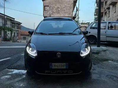 Usata Fiat Grande Punto 77 CV (56 kW) 2012 Nero Utilitaria