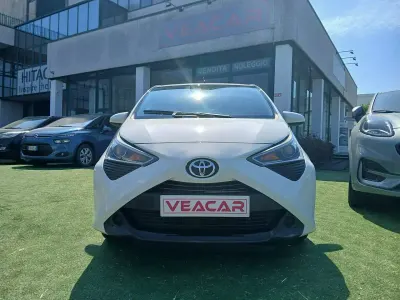 Usata Toyota Aygo Business Edition 72 CV (52 kW) 2021 Bianco Utilitaria