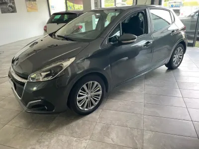 Usata Peugeot 208 Active 74 CV (54 kW) 2016 Grigio Utilitaria