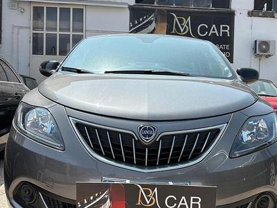 Usata Lancia Ypsilon Silver 69 CV (50 kW) 2022 Grigio Utilitaria