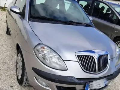 Usata Lancia Ypsilon 69 CV (50 kW) 2004 Argento Utilitaria