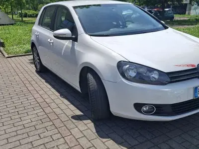 Usata VW Golf VI Comfortline 102 CV (75 kW) 2010 Bianco Utilitaria