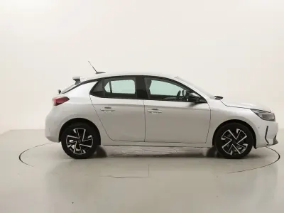 Usata Opel Corsa 101 CV (74 kW) 2025 Argentoargento Utilitaria