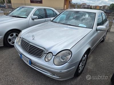 Begagnad Mercedes E320 Avantgarde 204 HK (150 kW) 2004 Grå Sedan