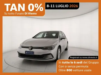 Usata VW Golf VIII Life 110 CV (80 kW) 2023 Reflex silver metallizzato Berlina