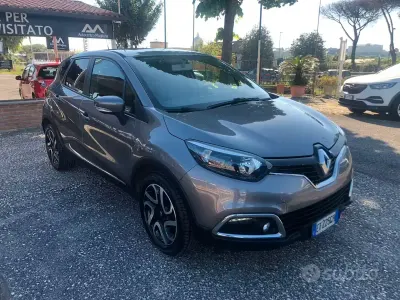 Usata Renault Captur 90 CV (66 kW) 2013 Grigio SUV