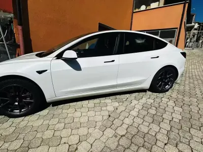 Usata Tesla Model 3 Long Range AWD 152 kW (208 CV) 2021 Bianco Berlina