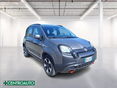 Usata Fiat Panda Cross Cross 70 CV (51 kW) 2023 Grigio metallizzato Utilitaria