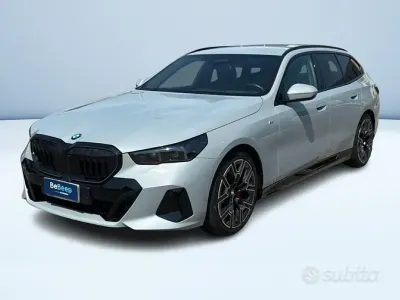 Usata BMW 520 M Sport 197 CV (144 kW) 2024 Grigio metallizzato Station wagon