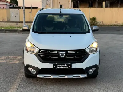 Usata Dacia Lodgy Stepway 116 CV (85 kW) 2020 Bianco Monovolume