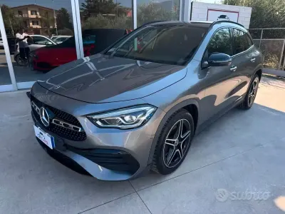 Usata Mercedes GLA200 150 CV (110 kW) 2020 Grigio SUV