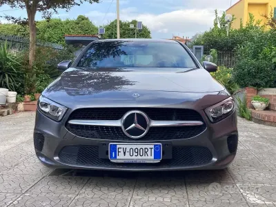 Usata Mercedes A180 Premium 116 CV (85 kW) 2019 Grigio Berlina