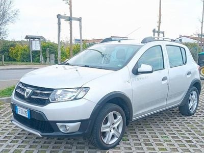 Usata Dacia Sandero Stepway 90 CV (66 kW) 2016 Argento Berlina